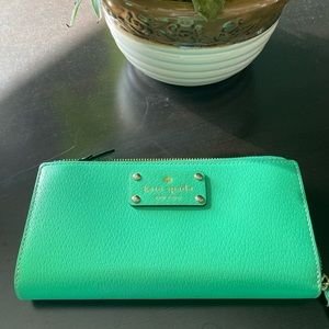 Kate Spade wristlet wallet